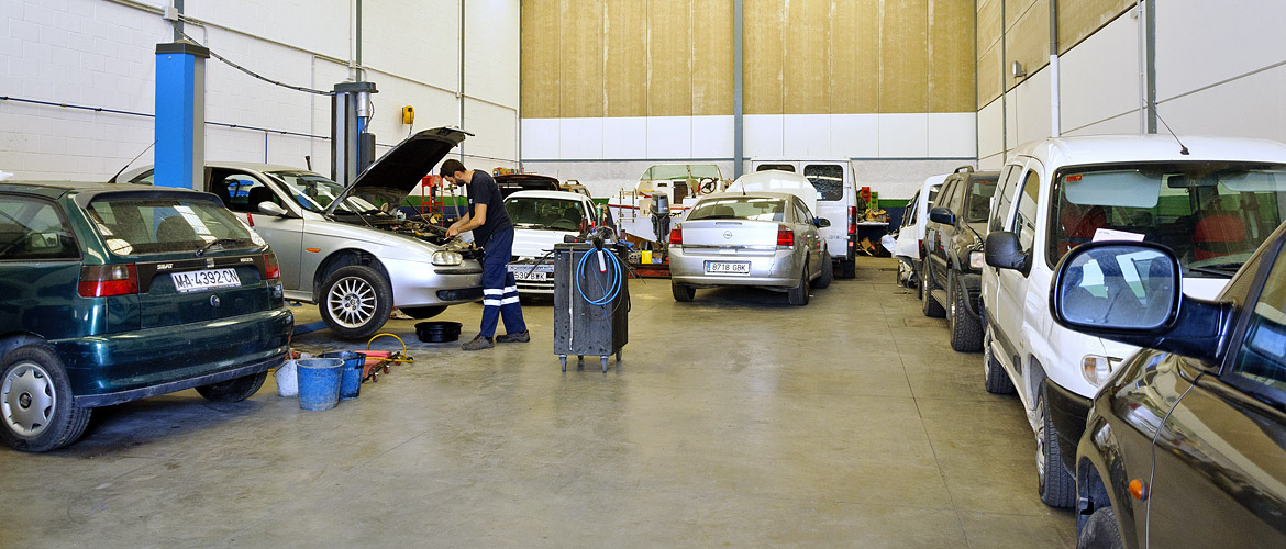 Car Towing Santiago's Garage Workshop services in Pizarra